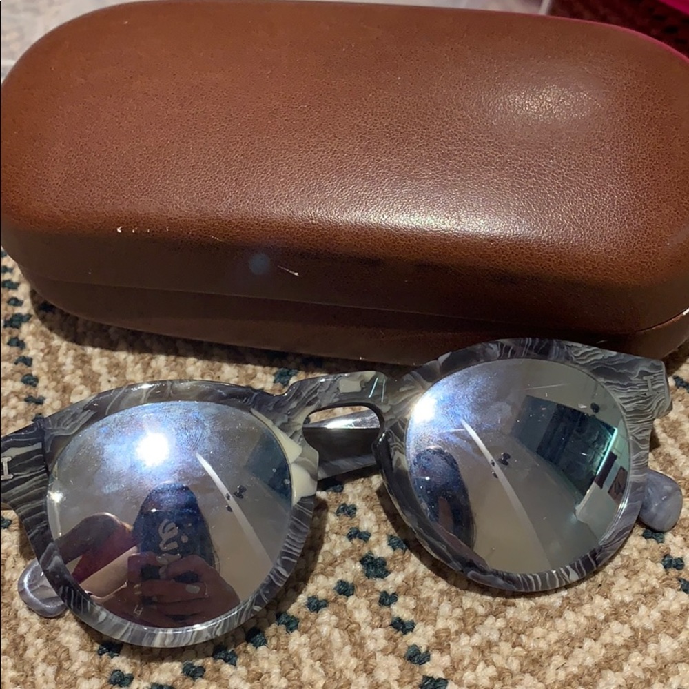 illesteva mirror grey sunglasses